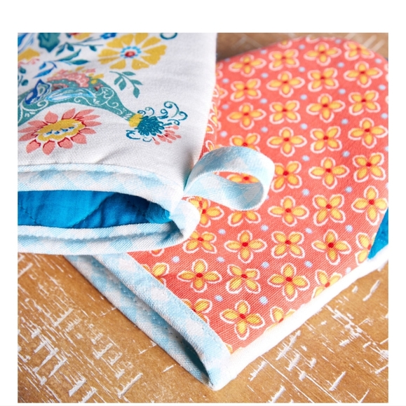 SET of 2 PIONEER WOMAN oven mitts MAIZE - Picture 2 of 3